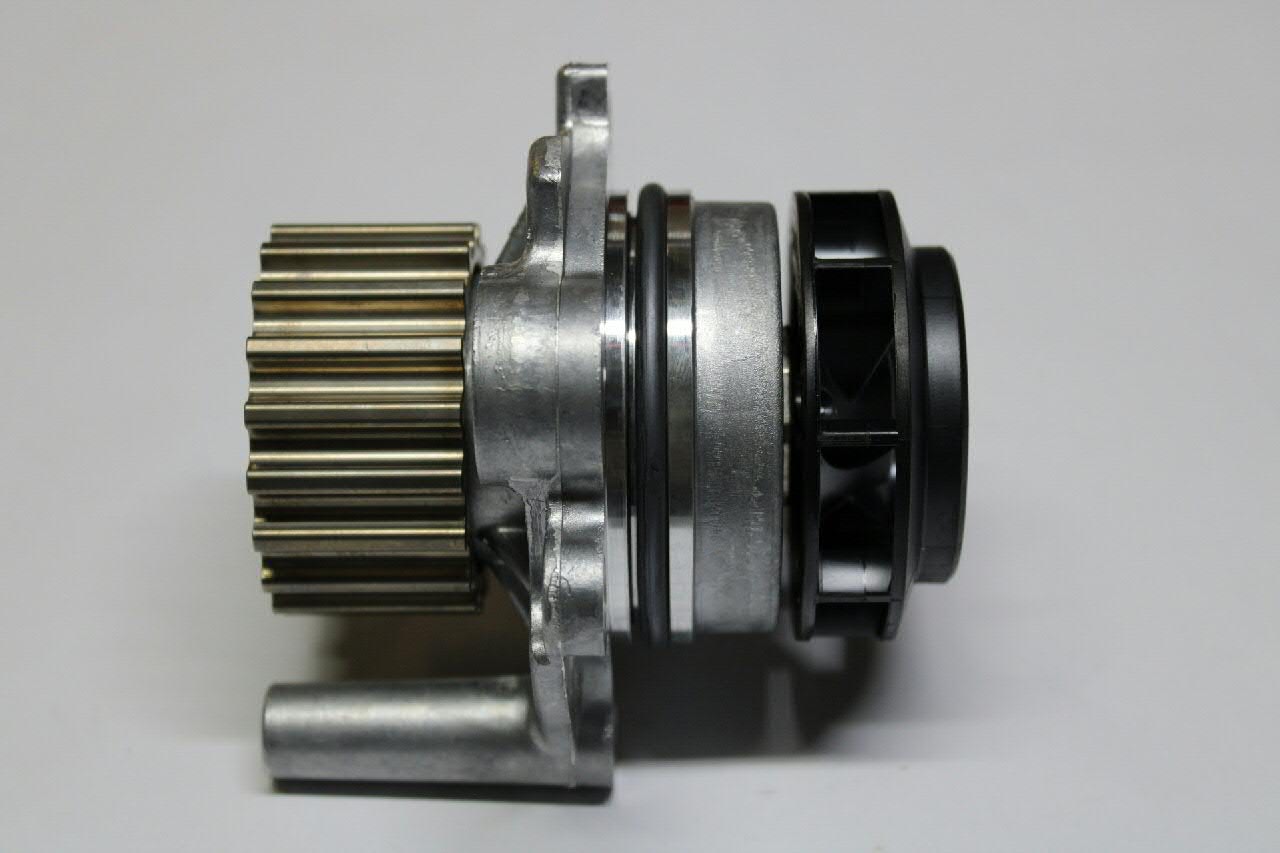 03L121011Q VAG Насос охолодження