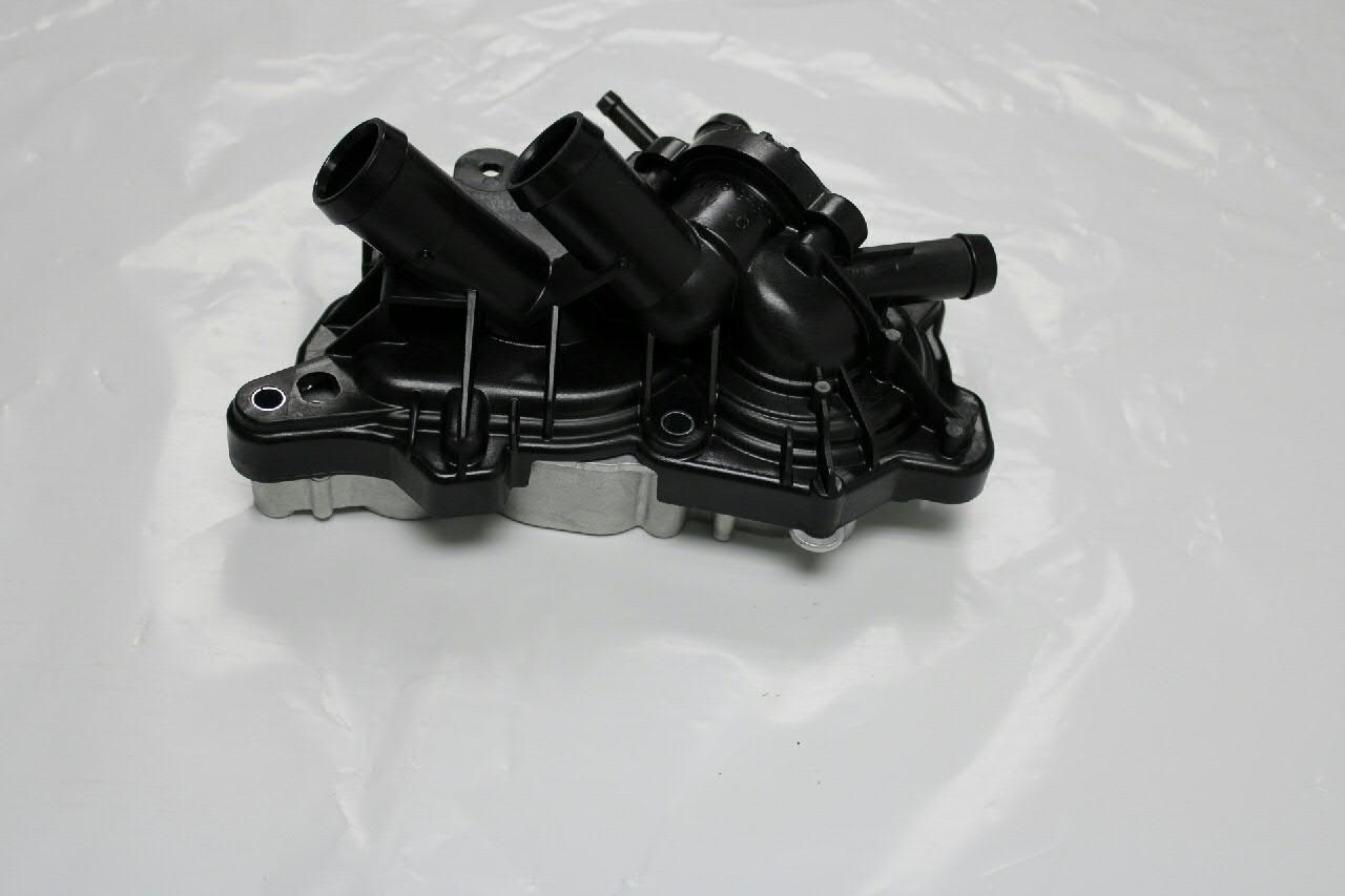 Помпа охолодження VAG 04E121600CD ціна, від 49.11 USD