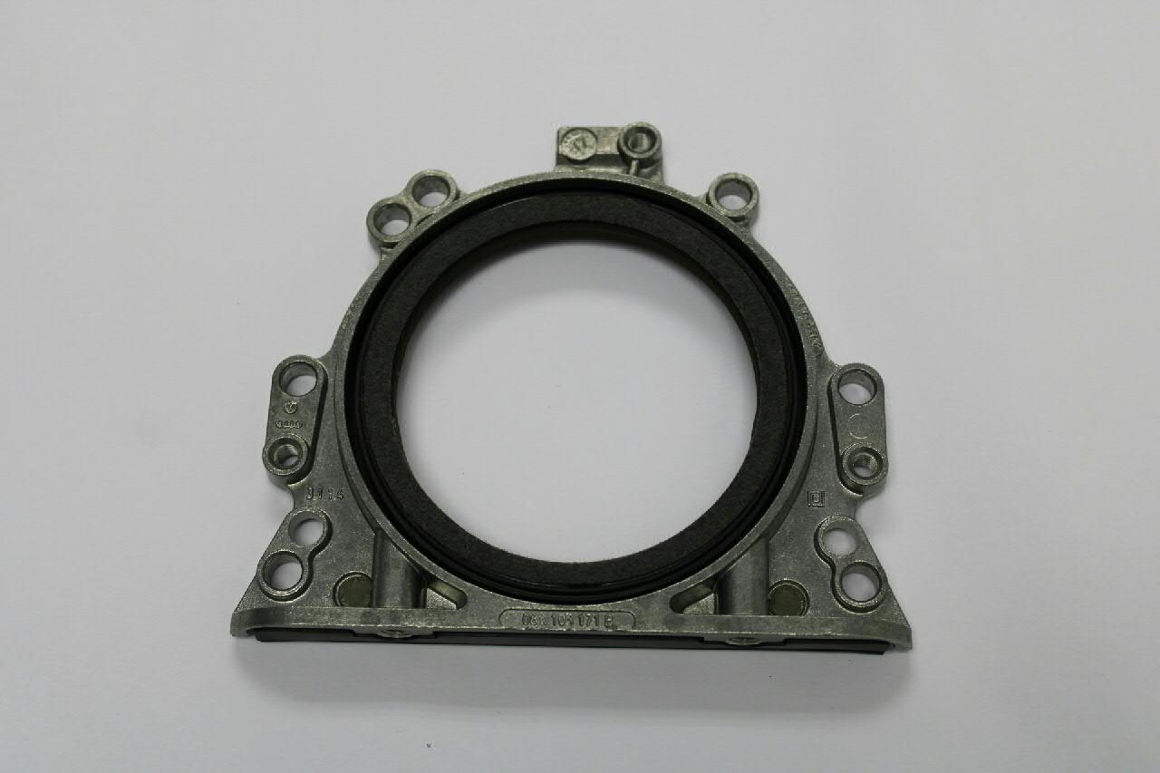 Купити 06A103171A VAG Сальник колінвала задній