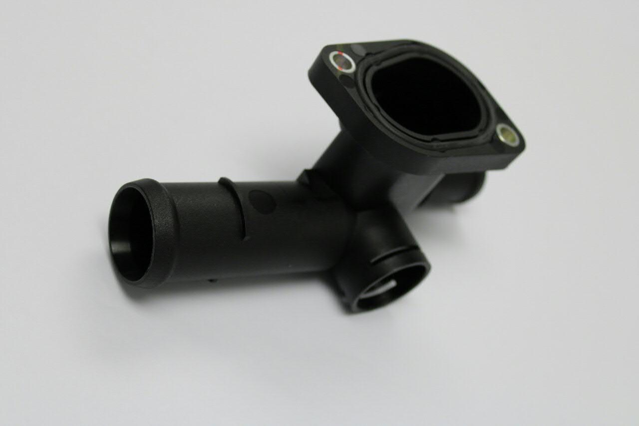 Фланець системи охолодження (трійник) VAG 06A121132AG ціна, від 40.43 USD