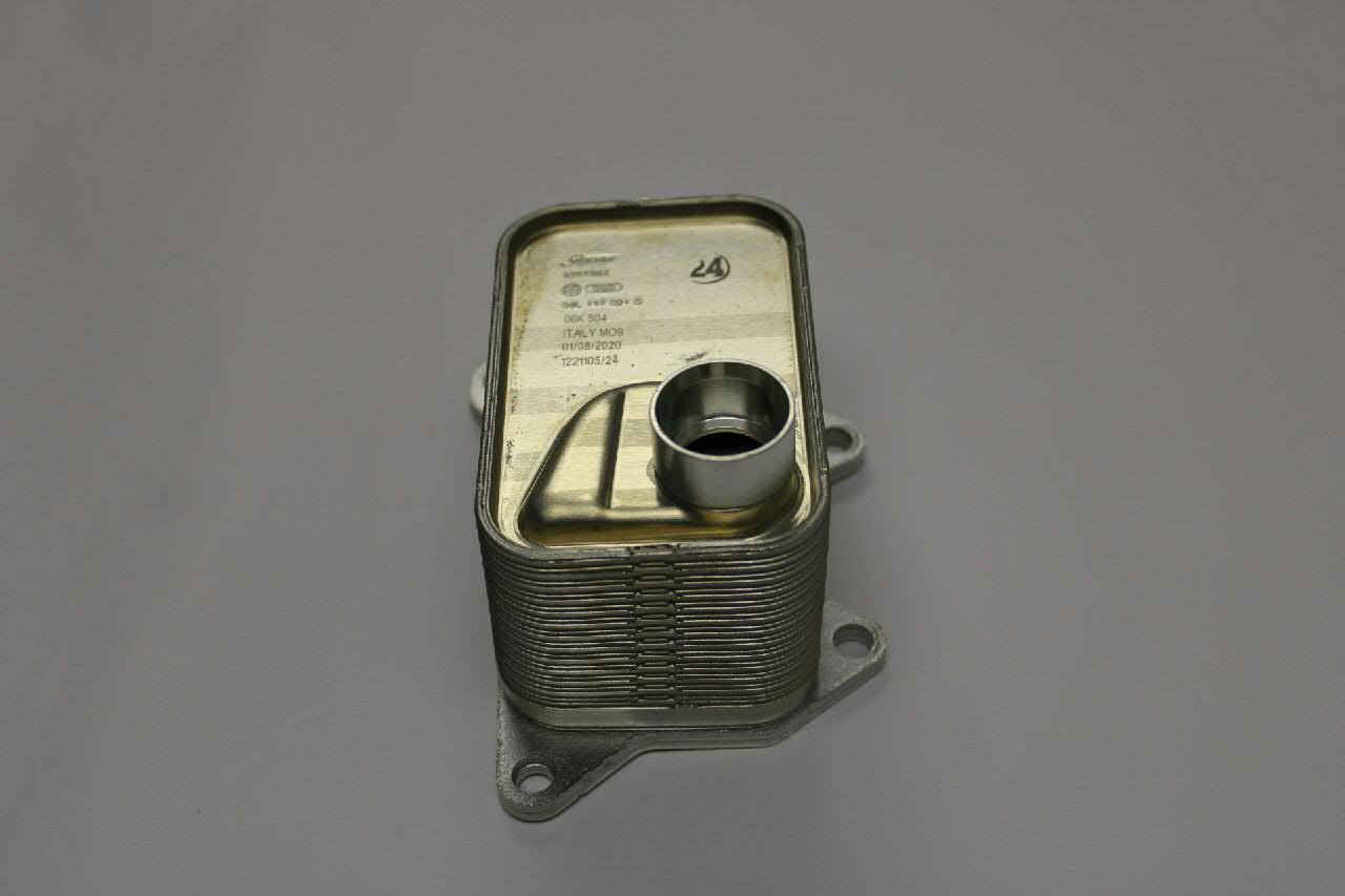 Радіатор масляний (холодильник), під фільтром VAG 06L117021G ціна, від 12.67 USD