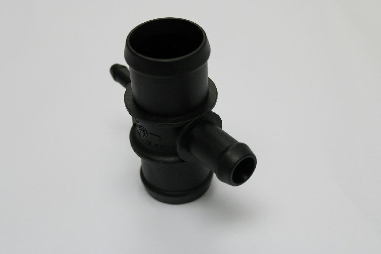 Фланець системи охолодження (трійник) VAG 1K0121087E ціна, від 15.72 USD