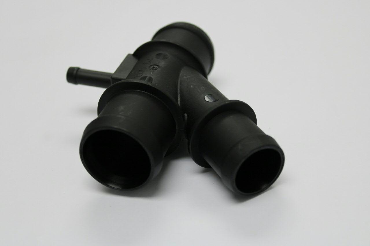 Фланець системи охолодження (трійник) VAG 1K0121087H ціна, від 8.98 USD
