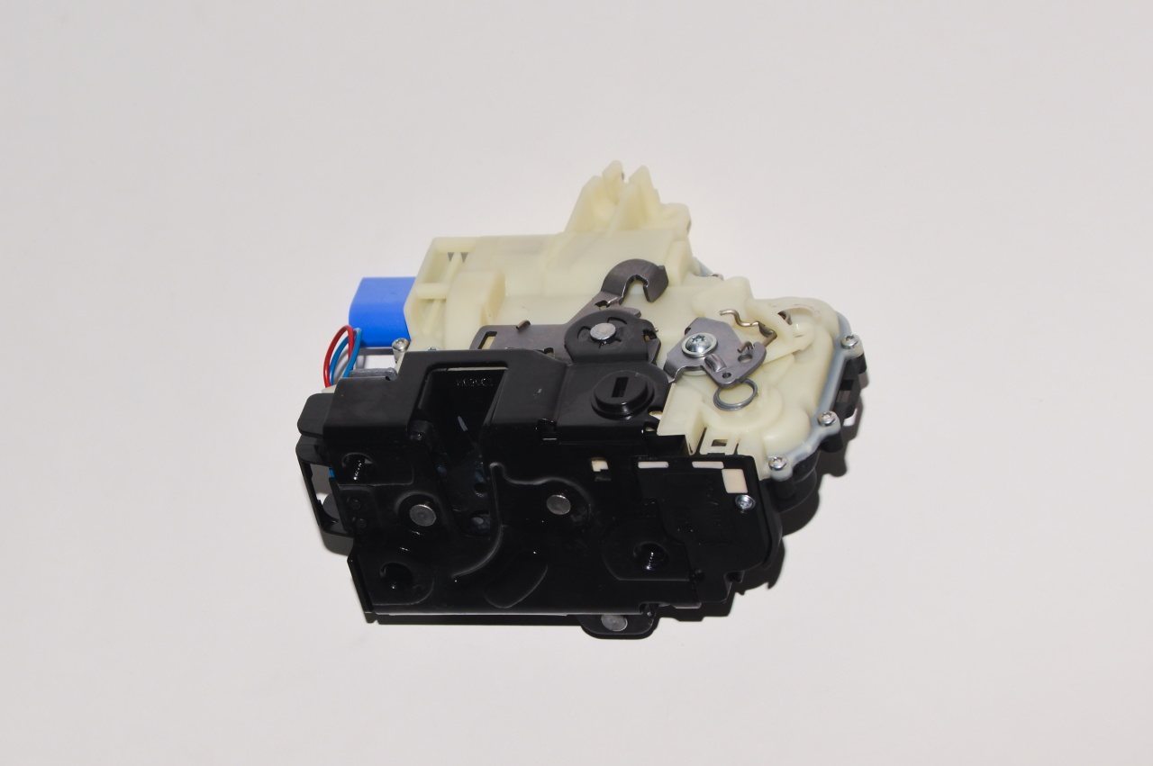 Замок задньої дверї, правої VAG 3B4839016AN ціна, від 25.75 USD