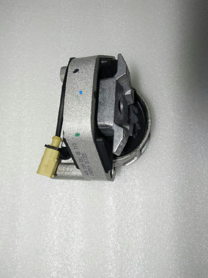 Подушка (опора) двигуна, права 4G0199381QE VAG