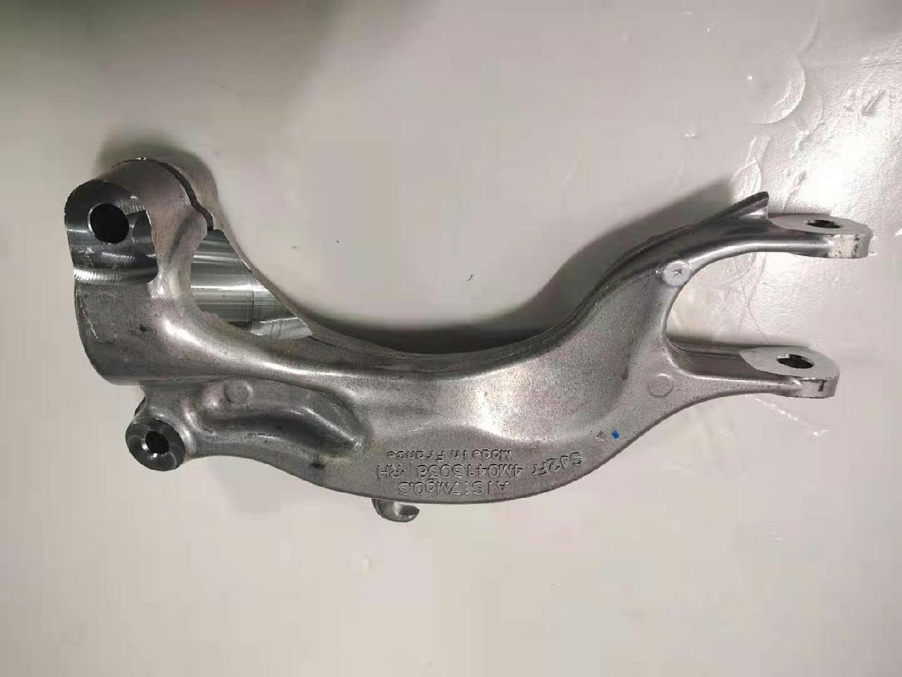 Вилка нижня амортизатора переднього, права Bentley 4M0413038H ціна, від 38.01 USD