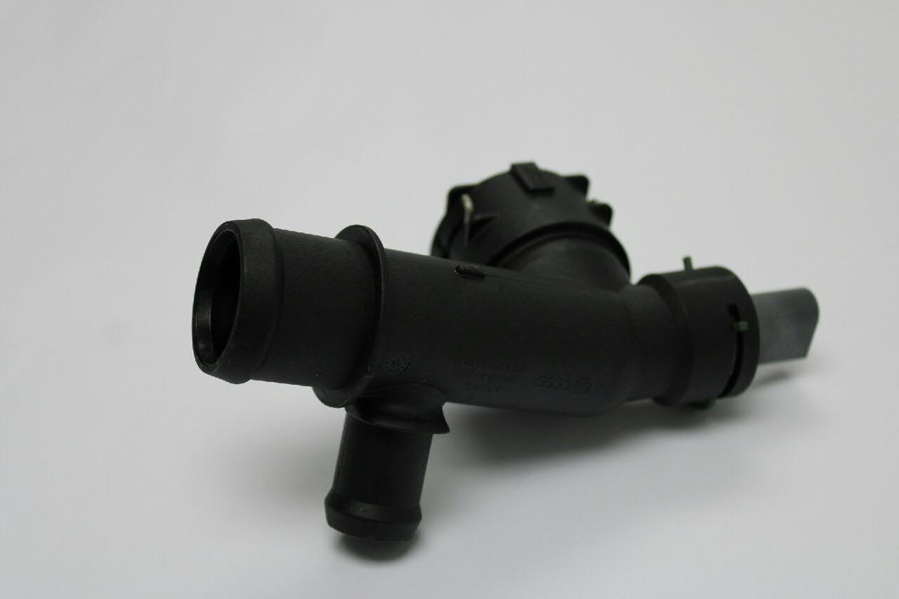 Фланець системи охолодження (трійник) VAG 5Q0122291DS ціна, від 6.01 USD