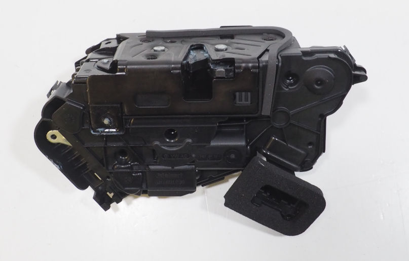 Замок дверей водія VAG 5TB837015B