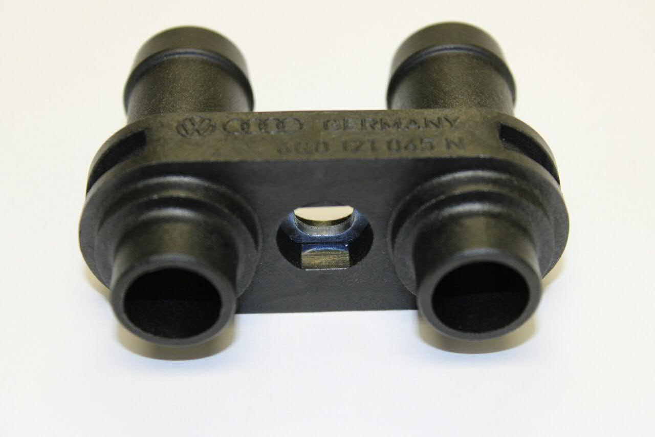 Штуцер шлангів в моторному щиті VAG 6Q0121065N ціна, від 20.54 USD