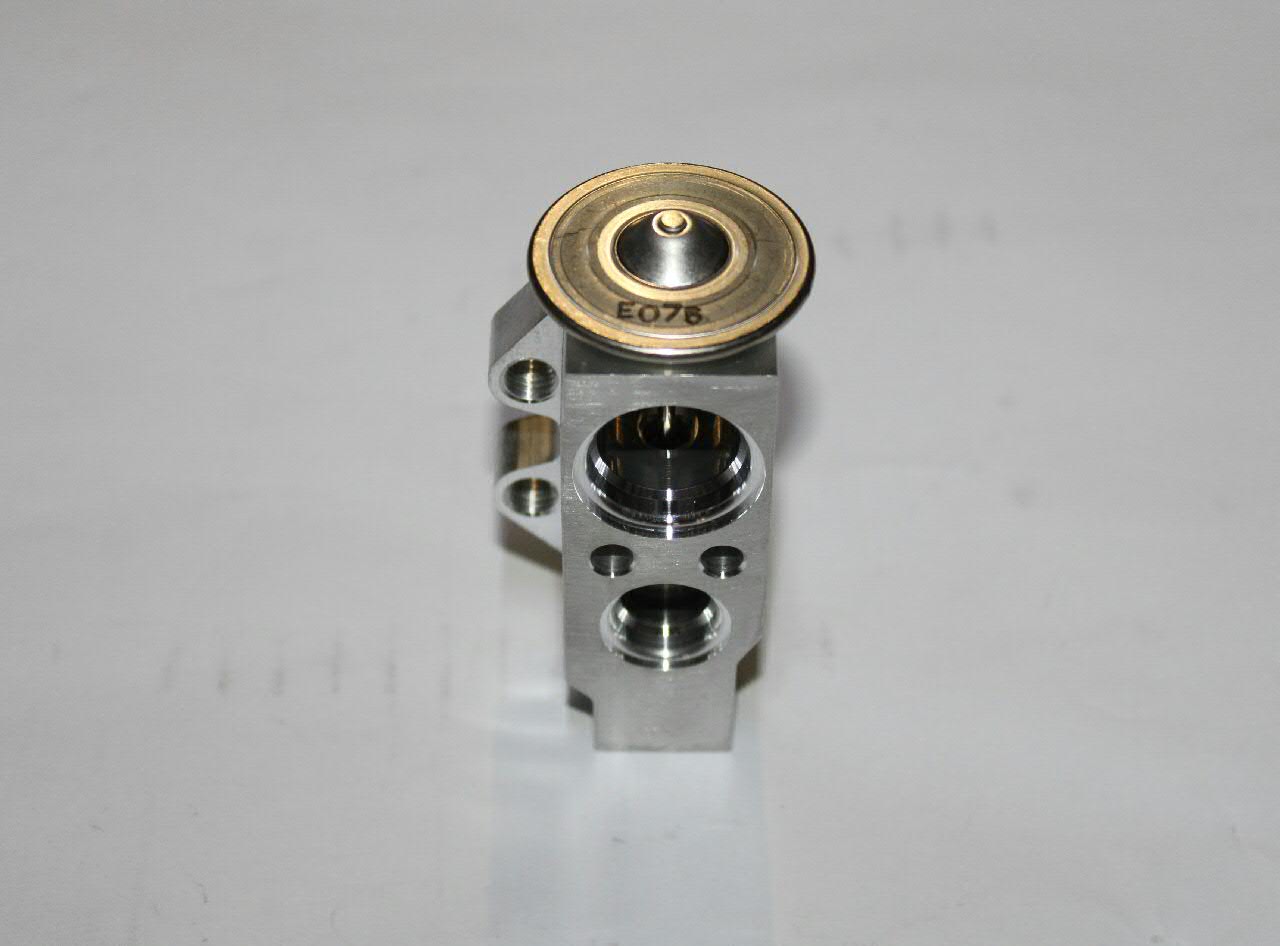 Купити 6Q0820679G VAG Клапан TRV, кондиціонера