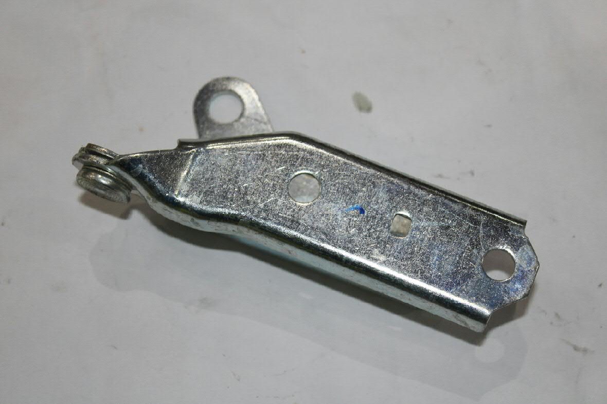 Завіса капота права Klokkerholm 9506452 ціна, від 8.03 USD