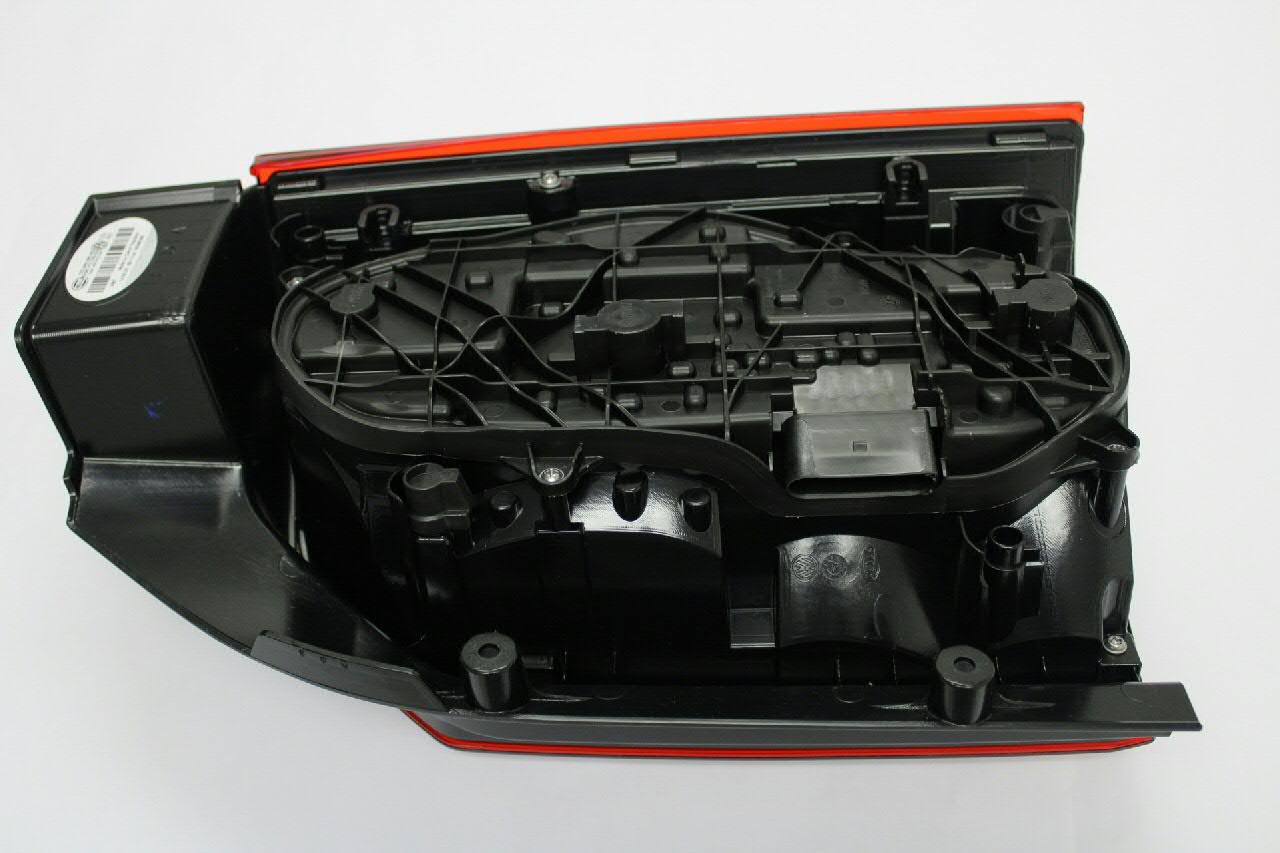 Ліхтар задній лівий VAG 7E0945095AE ціна, від 166.91 USD