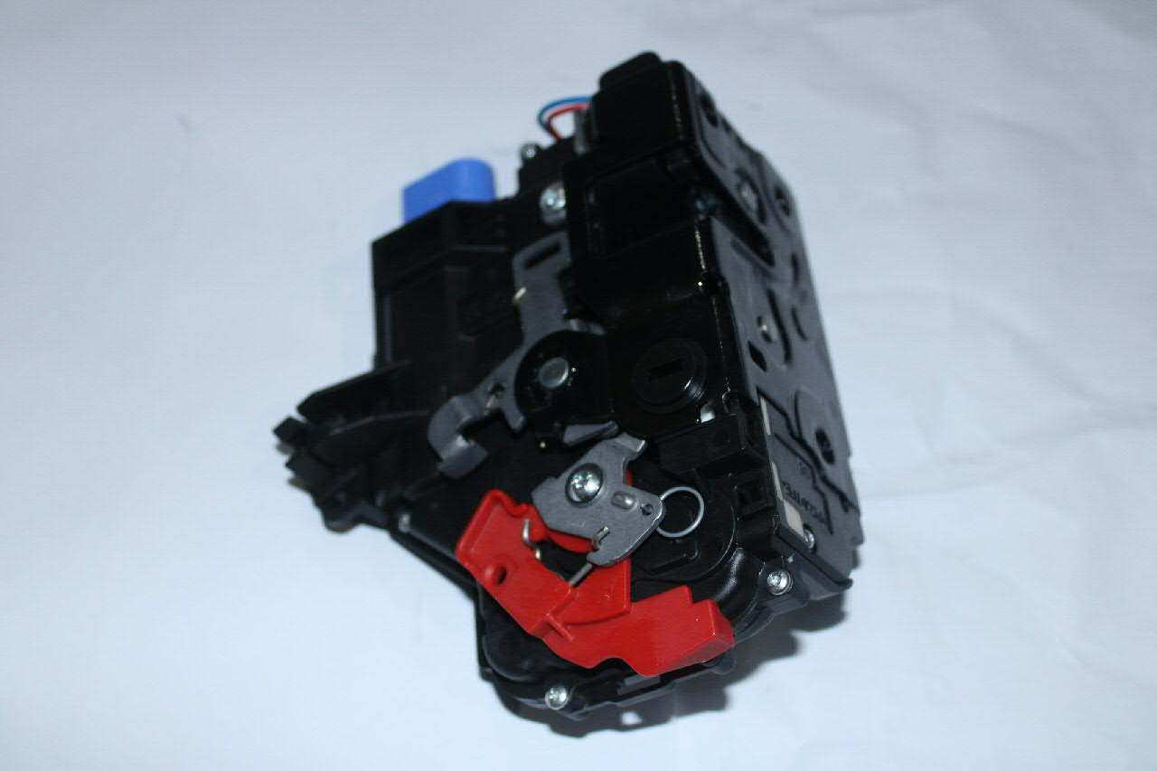 7L0839015D VAG Замок задніх дверей, лівих