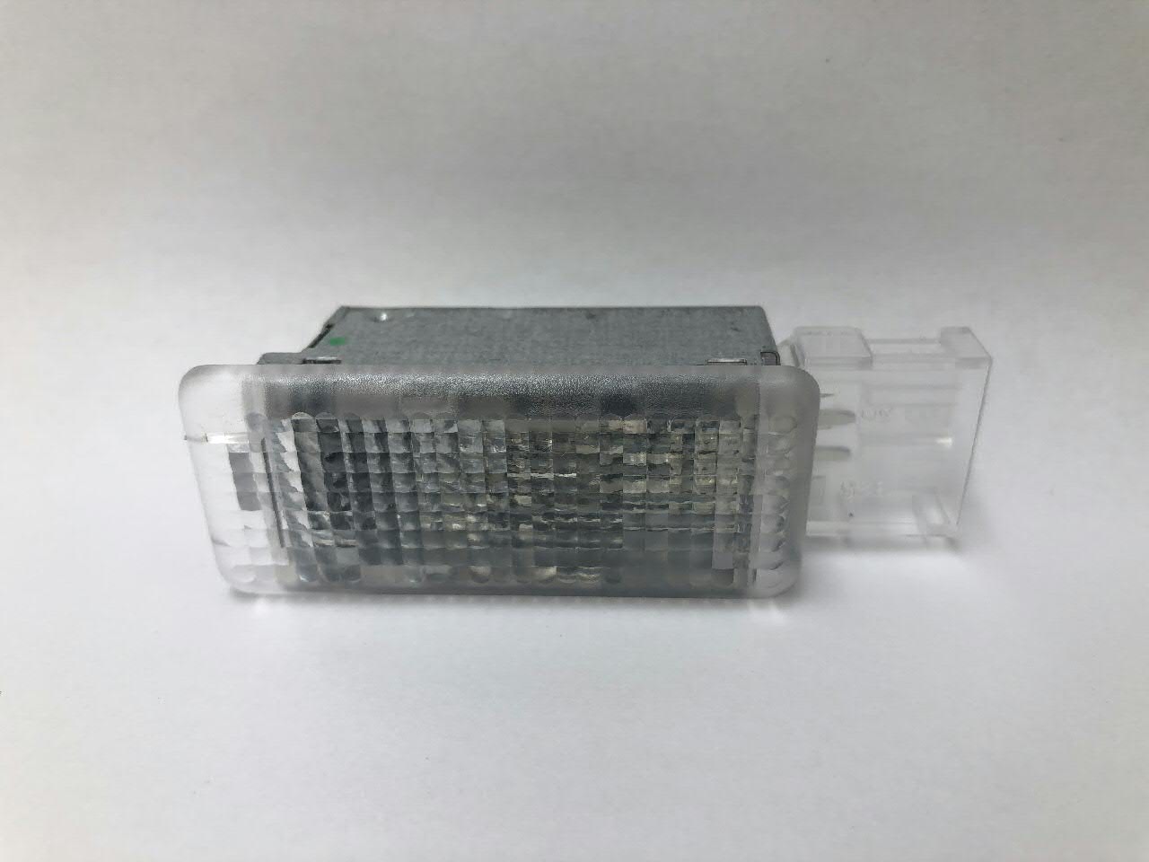 7L0947415 VAG Плафон підсвічення бардачка