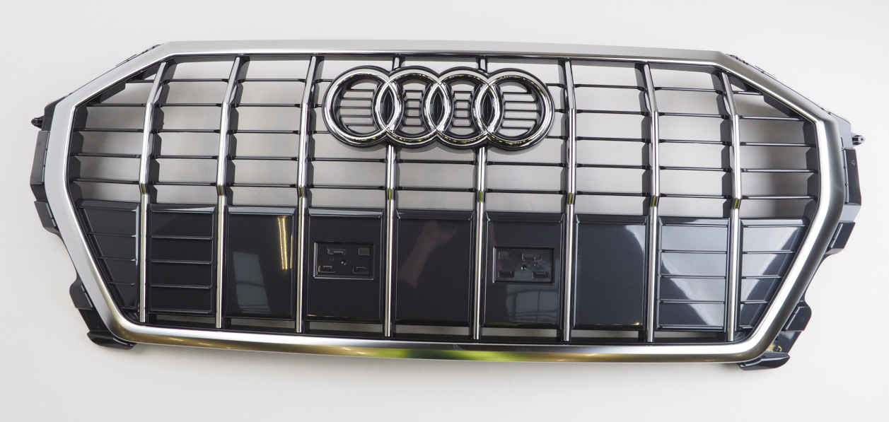 Решітка радіатора на Audi Q3  F3B