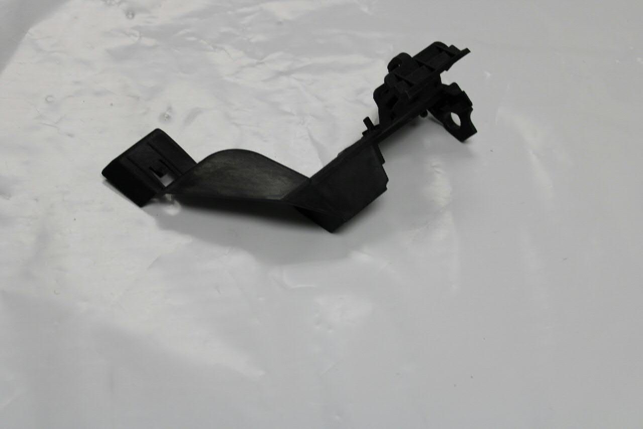 Кронштейн бампера заднього, правий Polcar 13379612 ціна, від 5.62 USD