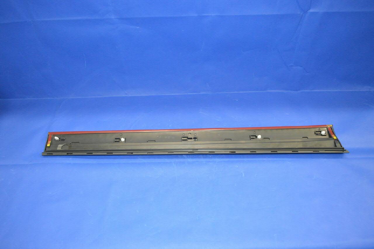 8R0853960BGRU VAG Молдинг передньої правої двері