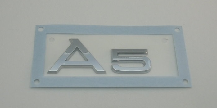 Емблема кришки багажника, фірмовий значок на Audi A5  8T3