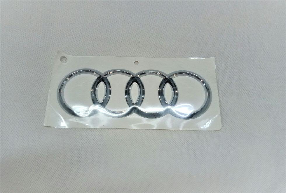 Емблема кришки багажника, фірмовий значок на Audi Q3  8UB, 8UG