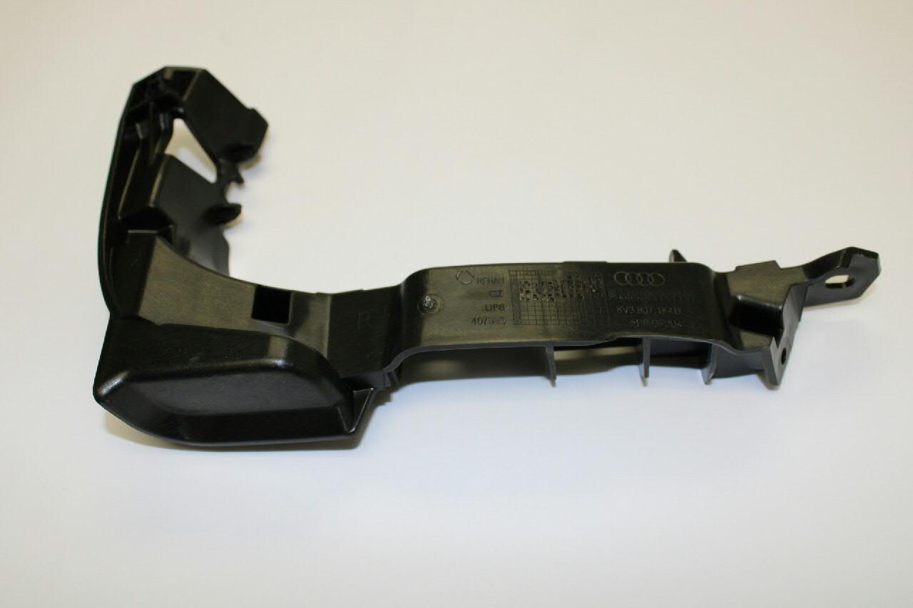Направляюча переднього бампера, права VAG 8V3807184B ціна, від 11.40 USD