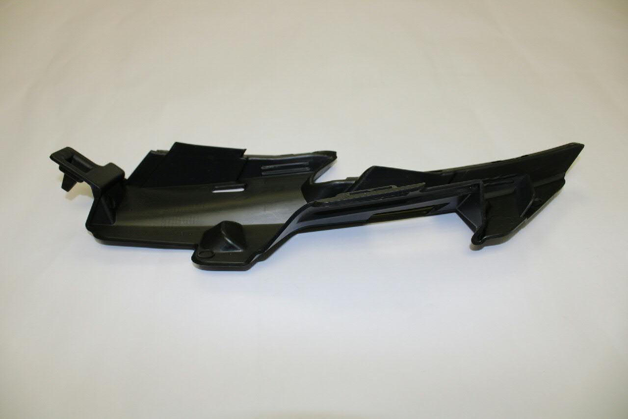 Праве кріплення переднього бампера VAG 8V3807320 ціна, від 31.07 USD