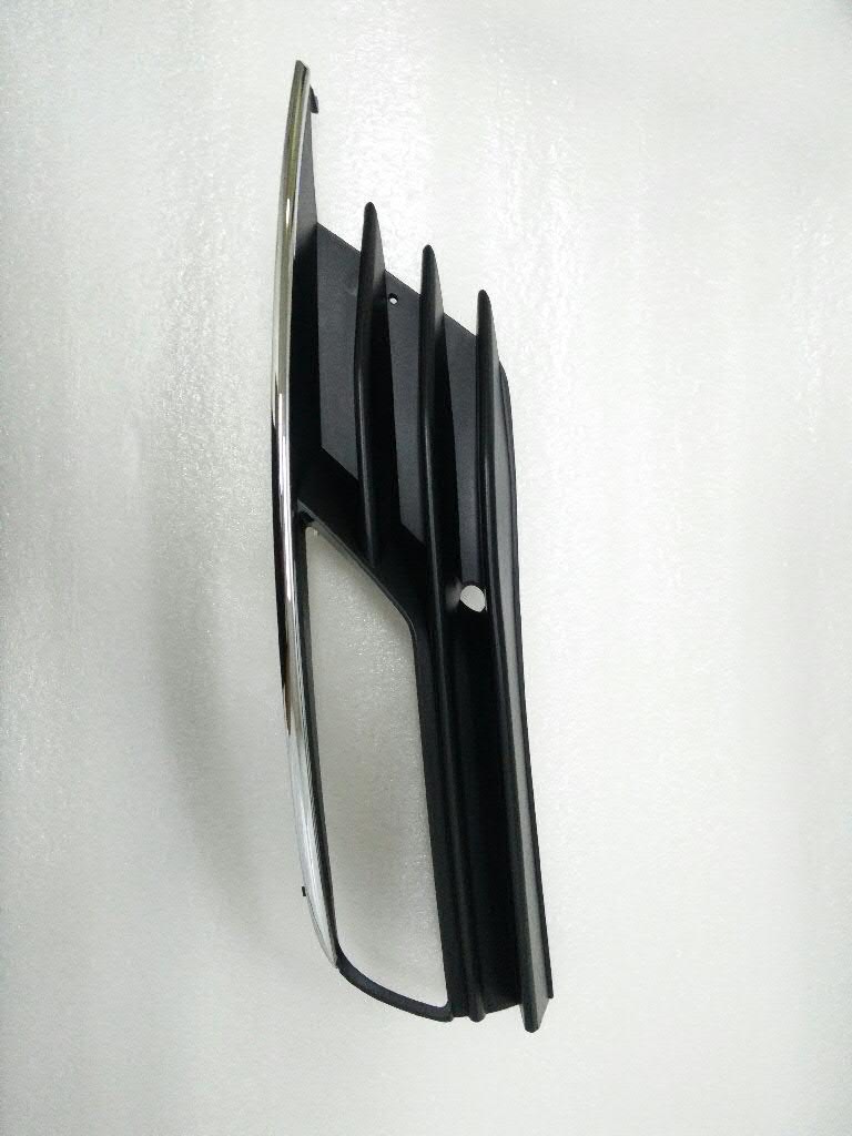 Решітка переднього бампера, права AND 32807016 ціна, від 11.89 USD
