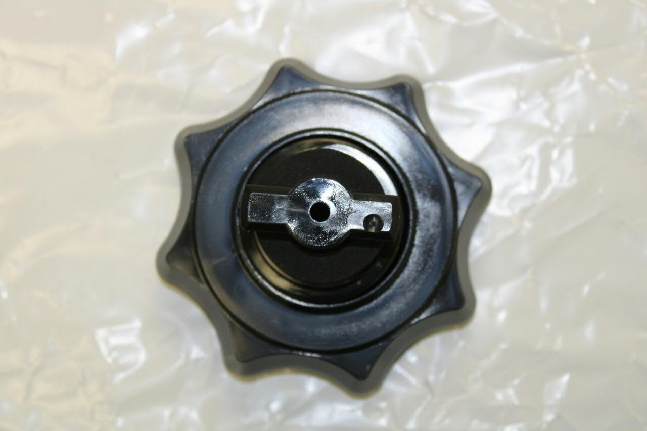 8W0803899 VAG Болт кріплення запасного колеса
