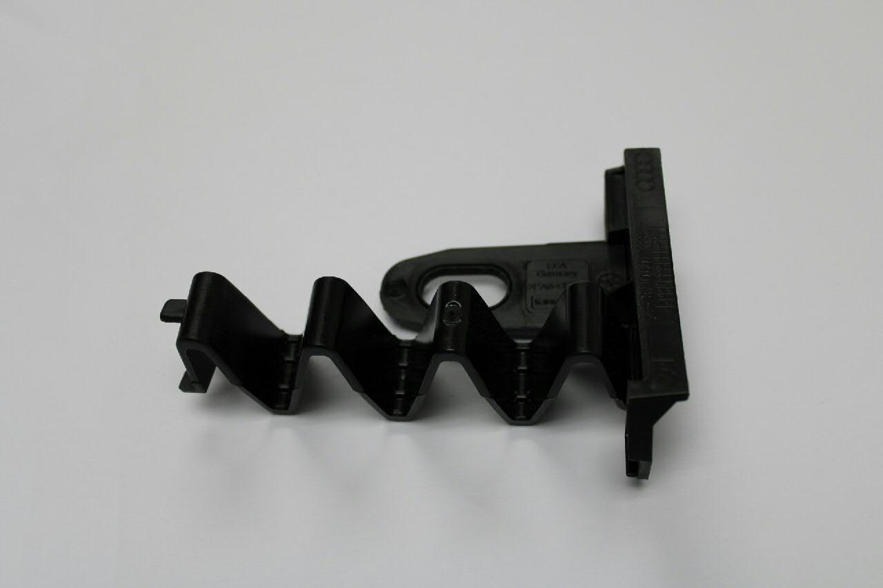 Кріплення бампера VAG 8W0807333 ціна, від 8.87 USD