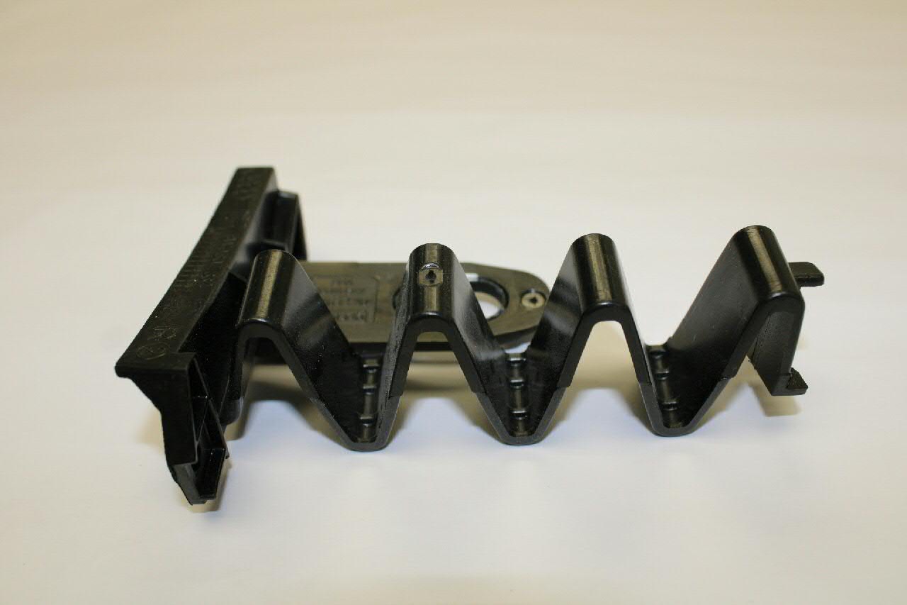 Направляюча переднього бампера VAG 8W0807334 ціна, від 11.37 USD