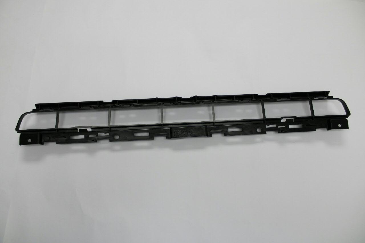 Решітка переднього бампера, центральна VAG 8W08076839B9 ціна, від 36.85 USD