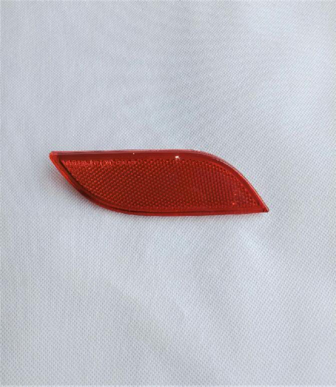 Правий відбивач бампера VAG 8X0945106 ціна, від 5.12 USD
